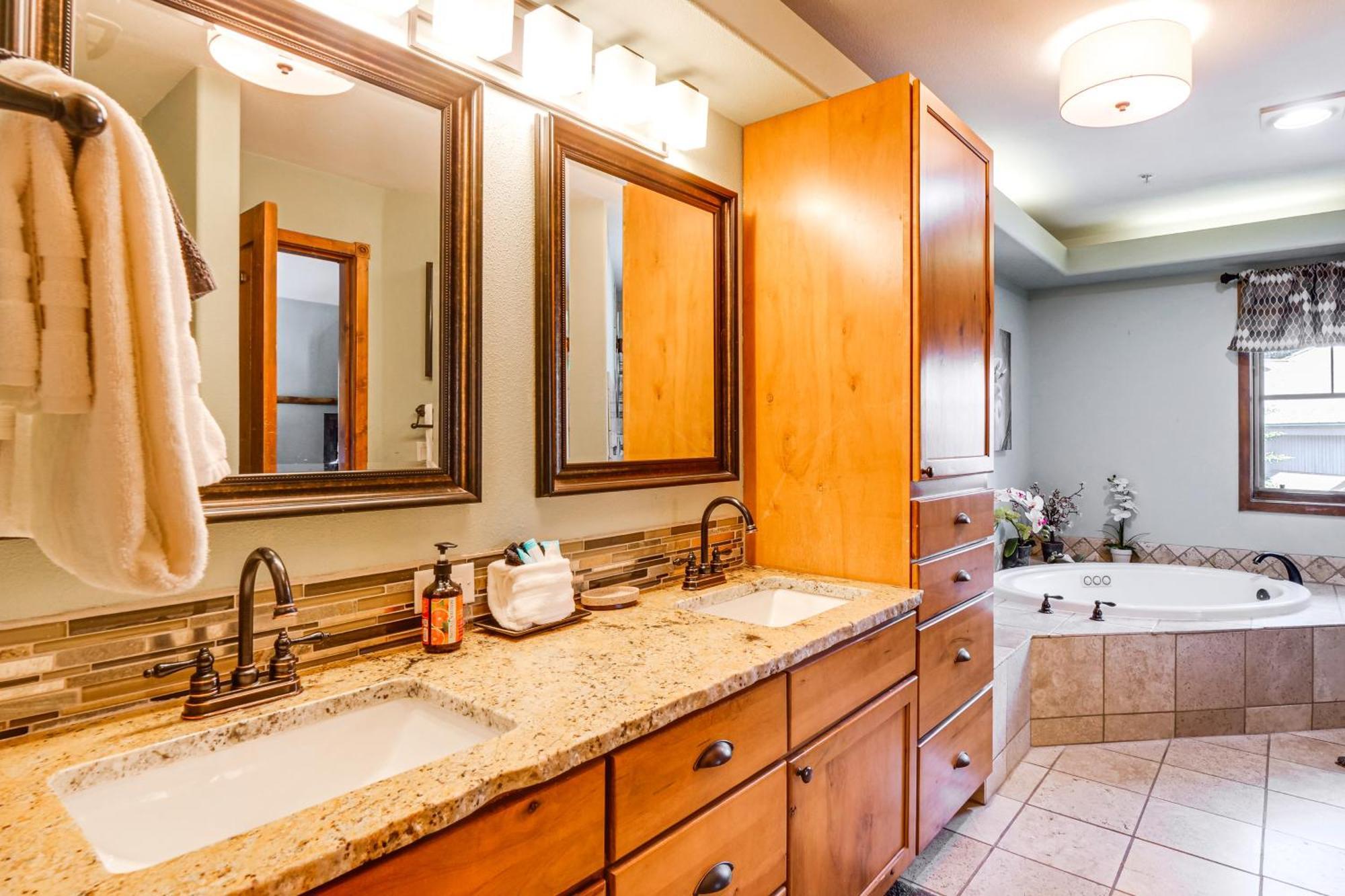 Breck Condo With Pool And Hot Tub Access Walk To Lift 브레켄리지 외부 사진